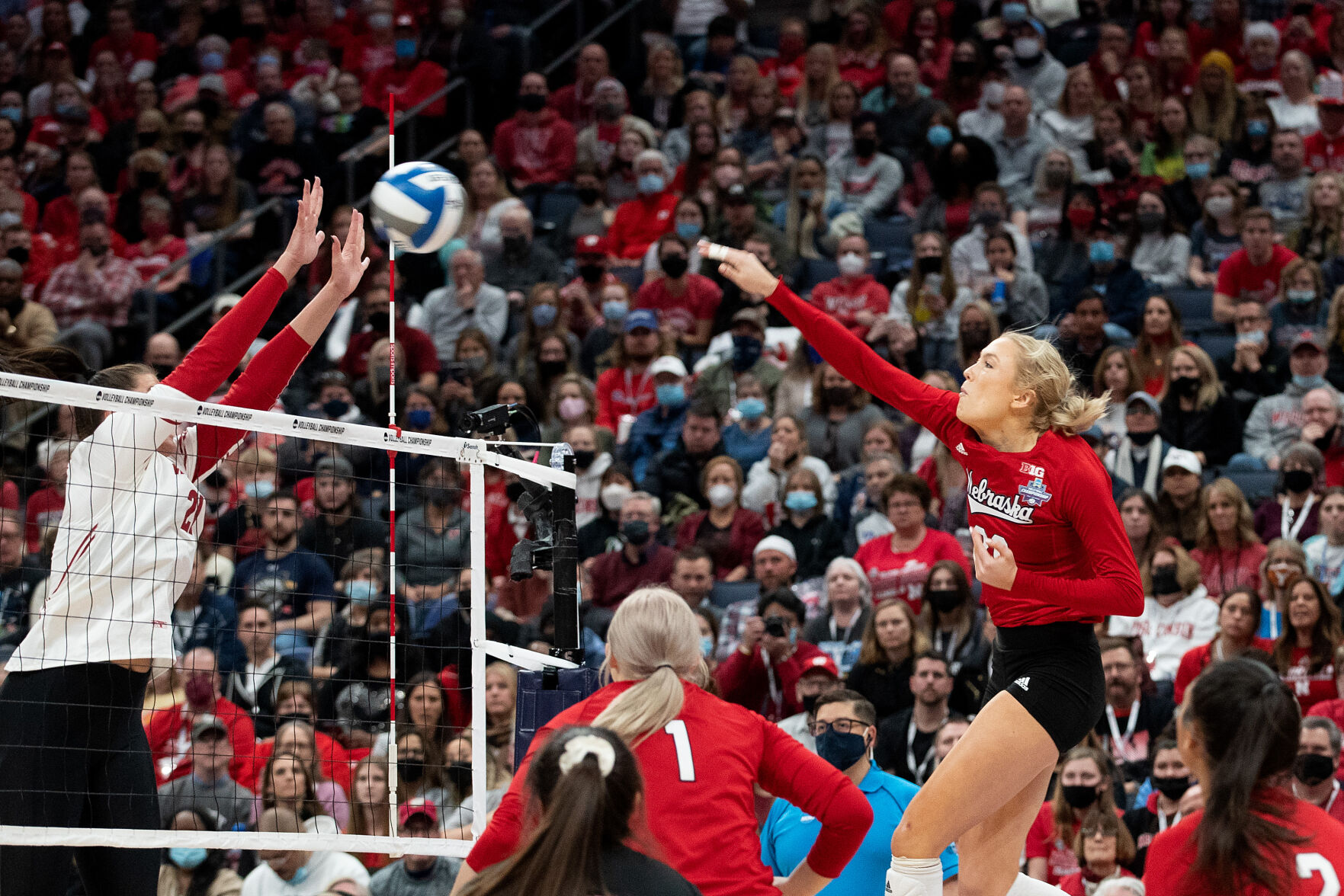 121921-owh-spo-nuvolley19.jpg